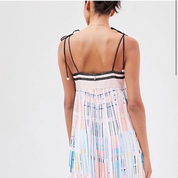 Geisha Designs Abstract Pleated Midi Dress Anthropologie pink - Picture 2 of 4